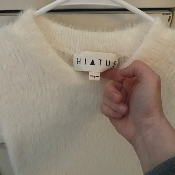 Hiatus Cozy Short-Sleeve White Fuzzy Sweater - Picture 2 of 3
